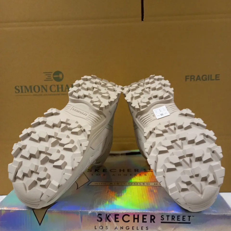 SKETCHERS LOS ANGELES OFF WHITE TRAINER SIZE 7