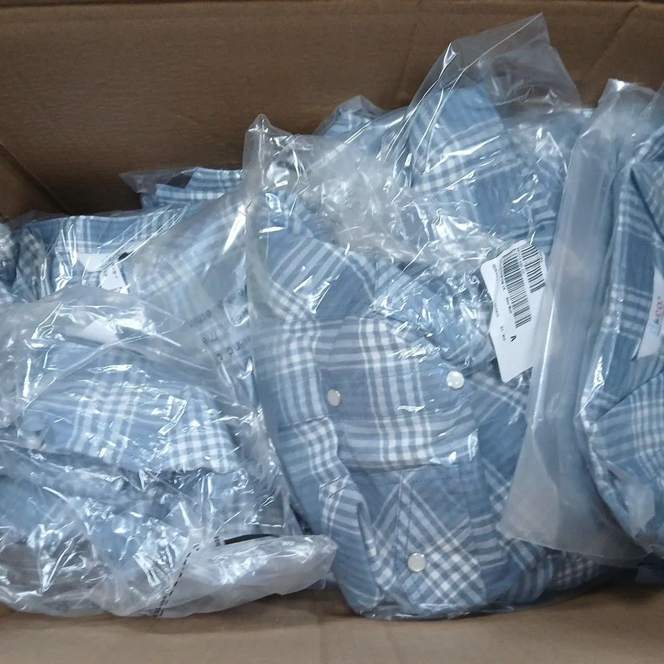 APPROXIMATELY 32 DENIM & CO. HERRINGBONE DENIM CHECK SHIRTS IN BLUE/WHITE - SIZE XL