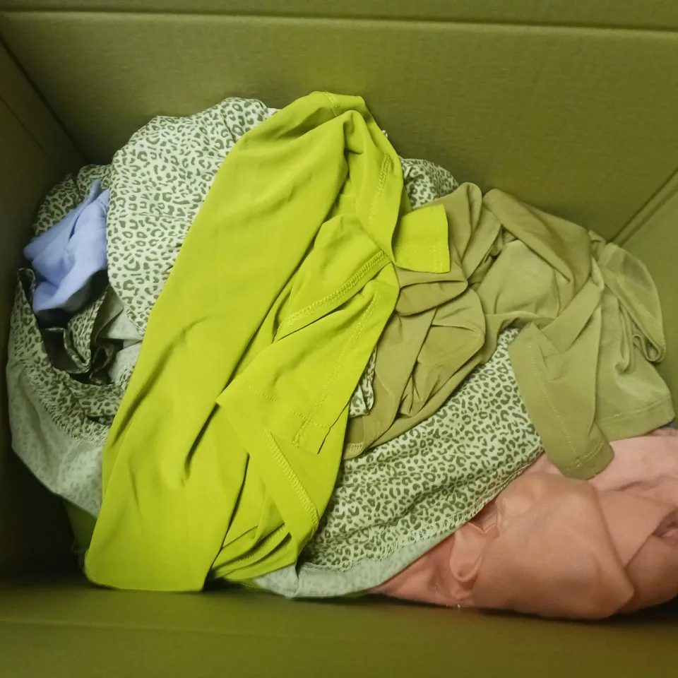 10 ASSORTED CLOTHING ITEMS TO INCLUDE TOPS, DRESSES IN VARIOUS SIZES AND COLOURS