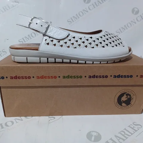 BOXED PAIR OF ADESSO LEATHER SLINGBACK STRAP SHOES IN WHITE SIZE 5