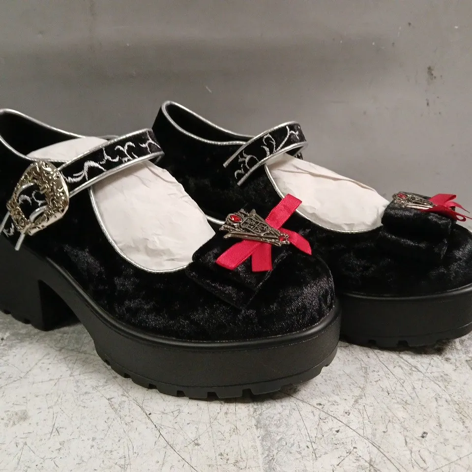 BOXED PAIR OF KOI TWILIGHT SAGA TIRA MARY JANE AND ALEC EDITION IN BLACK SIZE UK 5