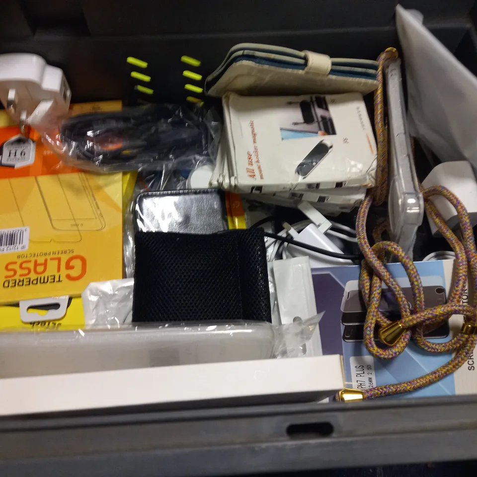 LOT OF ASSORTED MOBILE PHONE ACCESSORIES TO INCLUDE CASES, SCREEN PROTECTORS AND CABLES