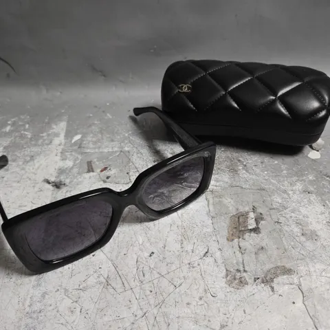 BOXED CHANEL 5435 BLACK FRAMED SUNGLASSES 