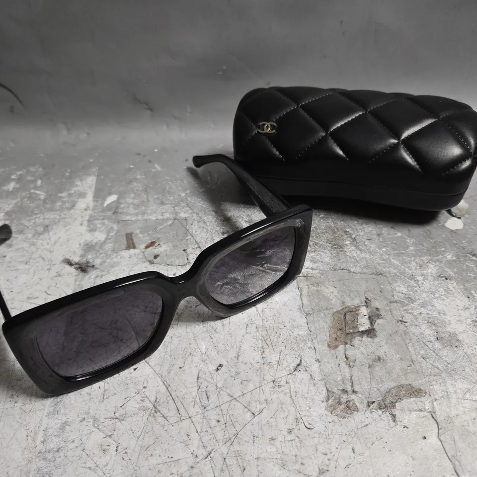 BOXED CHANEL 5435 BLACK FRAMED SUNGLASSES 