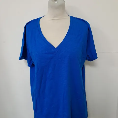 SIMPLY BE V NECK TOP IN BLUE SIZE 19