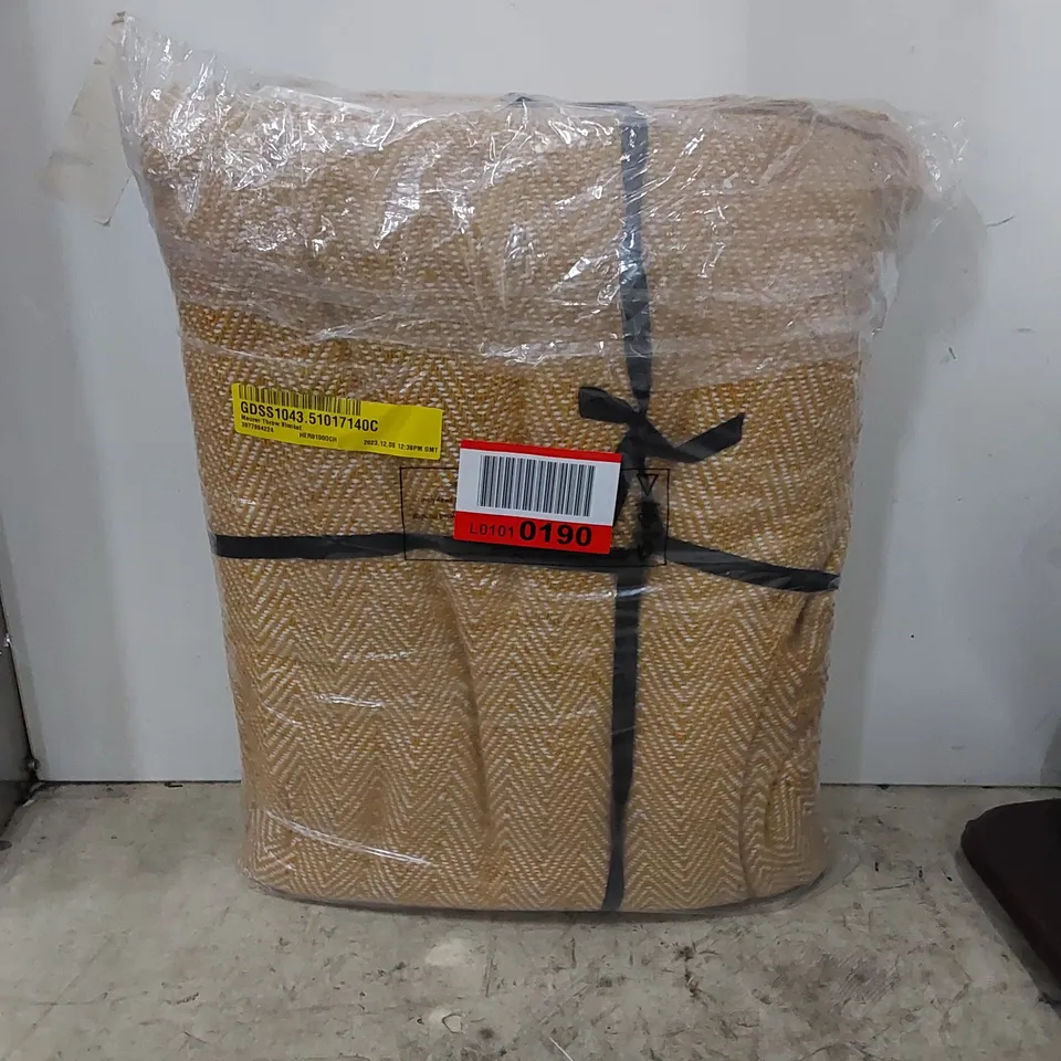 BAGGED MEURER BLANKET/THROW // SIZE: 228 X 254cm