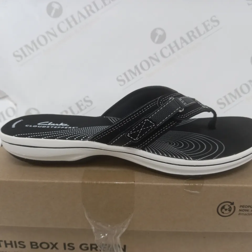 CLARKS BRINKLEY SEA SANDAL - SIZE 7
