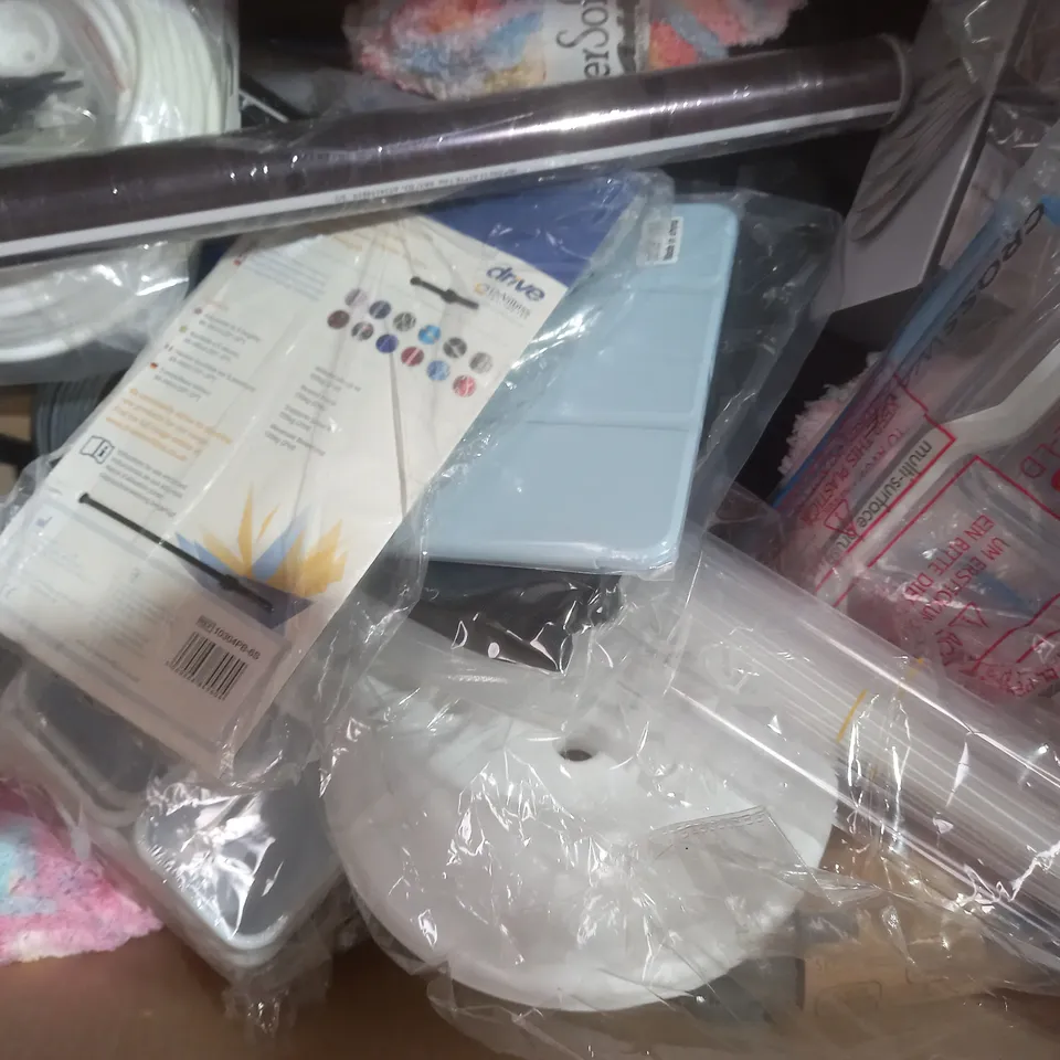 BOX OF APPROXIMATELY 15 ASSORTED HOUSEHOLD ITEMS TO INCLUDE SUPER SOFT PASTEL MULTICOLOUR KNITTING YARN, WARNING NOBODY GETS OUT SOBER SIGN, HABISTAT COIR BLOCK, ETC