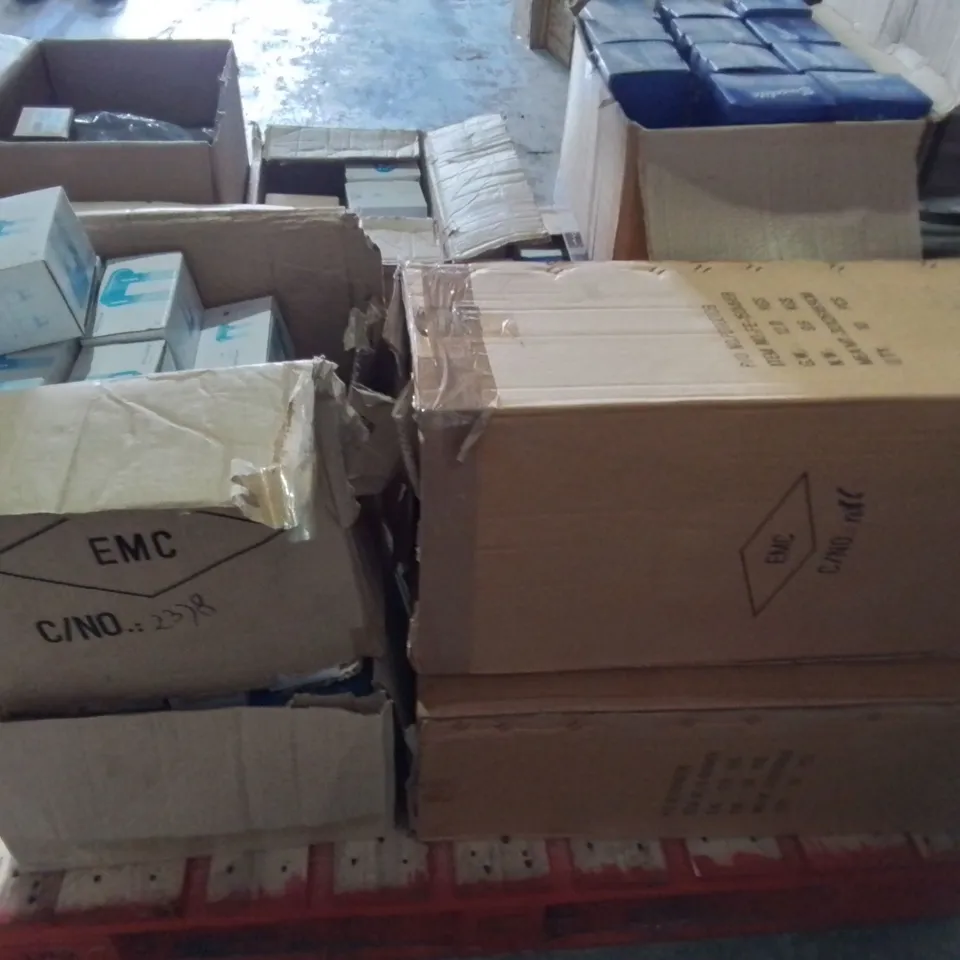 PALLET CONTAINING 10 MULTIPACK BOXES OF ASSORTED LIGHTING ITEMS TO INCLUDE EMCOLITE DOWNLIGHTS AND RISEN LITE LED MINI LIGHTS