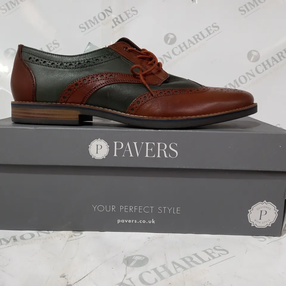 BOXED PAIR OF PAVERS LACE UP SHOES IN TAN/OLIVE UK SIZE 10