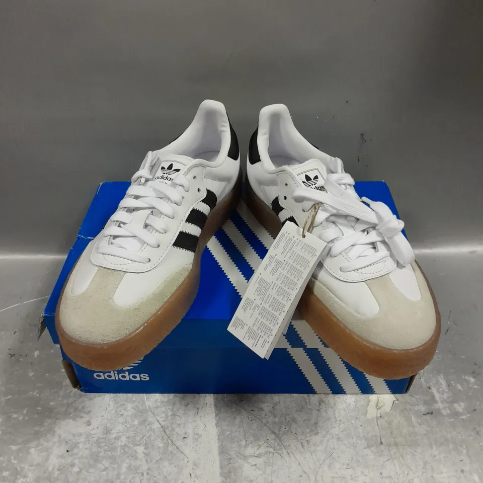 BOXED PAIR OF ADIDAS ORIGINALS SAMBAE WOMENS SHOES IN FLAT WHITE/BLACK SIZE UK 6