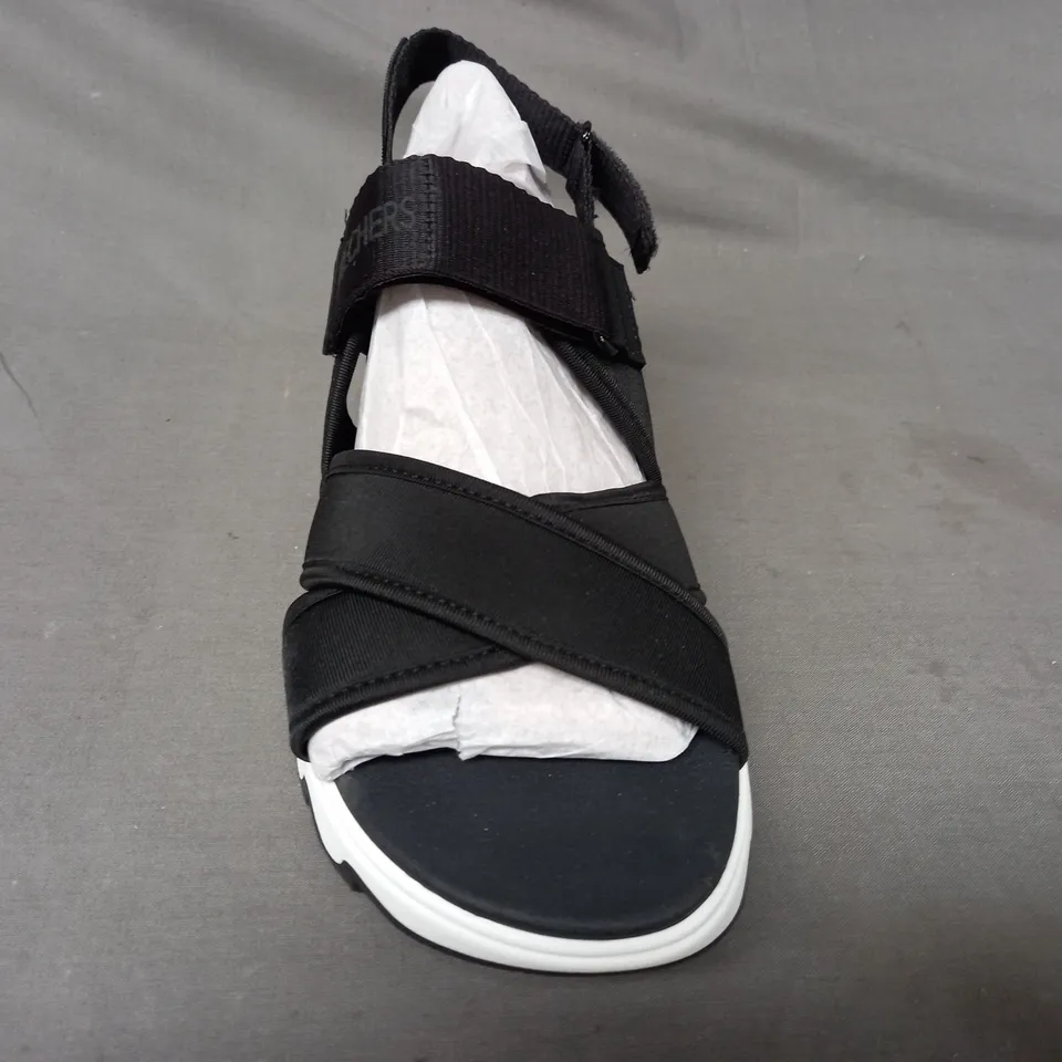 BOXED PAIR OF SKECHERS SANDALS IN BLACK SIZE 5