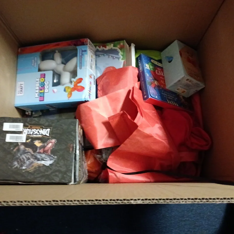 LOT OF CHILDREN’S TOYS AND GAMES INCLUDING FASHION DOLLS TO INCLUDE HARRY POTTER DIARY, DINOSAUR-THEMED BOX, AND ASSORTED SMALL ITEMS