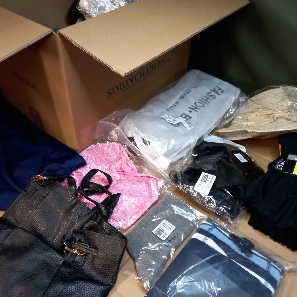 LOT OF APPROX. 15 ASSORTED CLOTHING ACCESSORIES  IN VARYING SIZES/COLOURS/STYLES TO INCLUDE: BAGS, HAT, BOXERS