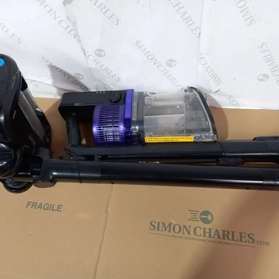 SHARK CORDLESS STICK VACUUM IZ390UKTQ
