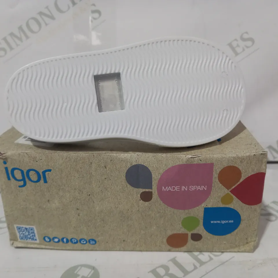 BOXED PAIR OF IGOR KIDS SANDALS IN CLEAR/WHITE SIZE 22