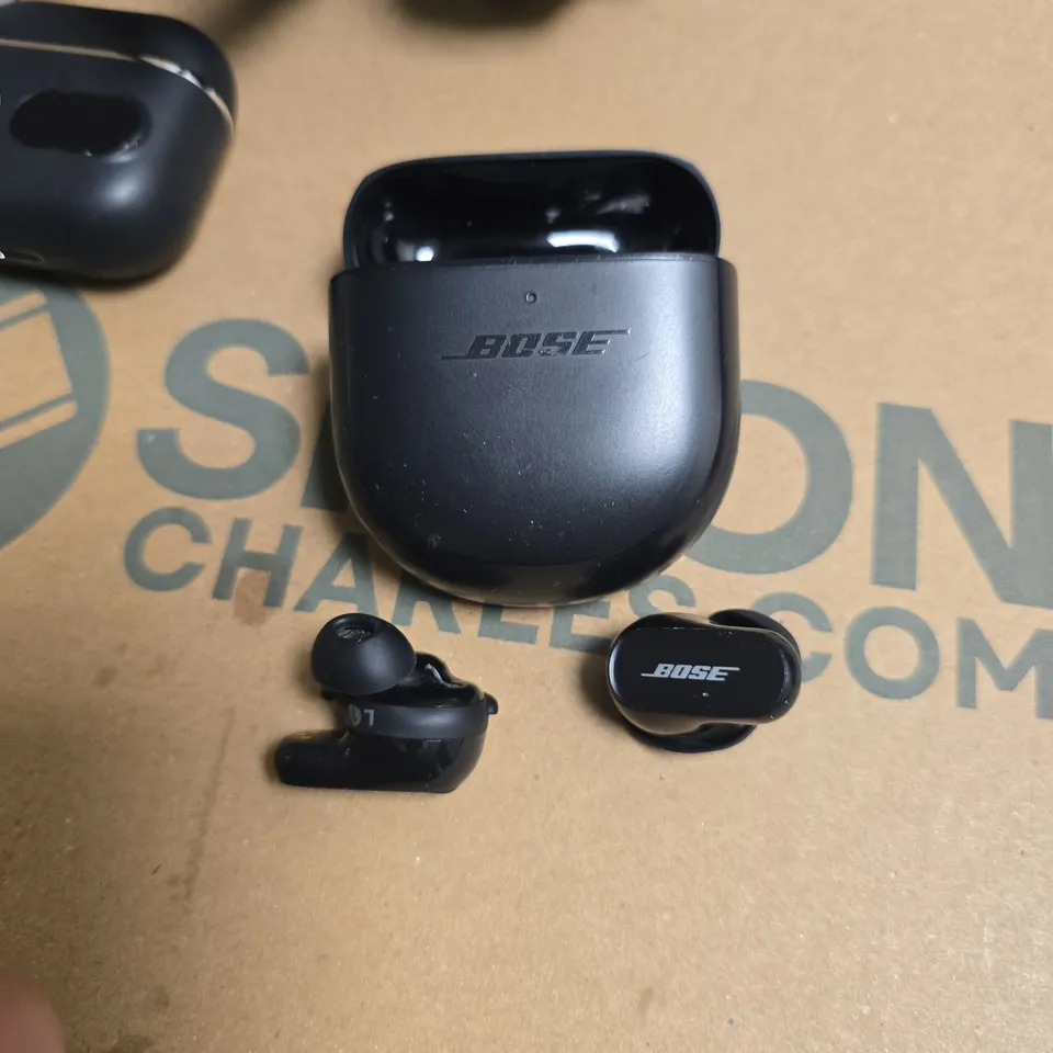LOT OF 12 ASSORTED AUDIO ITEMS TO INCLUDE BOSE TWS EARBUDS AND BURGA AIRPOD CASE