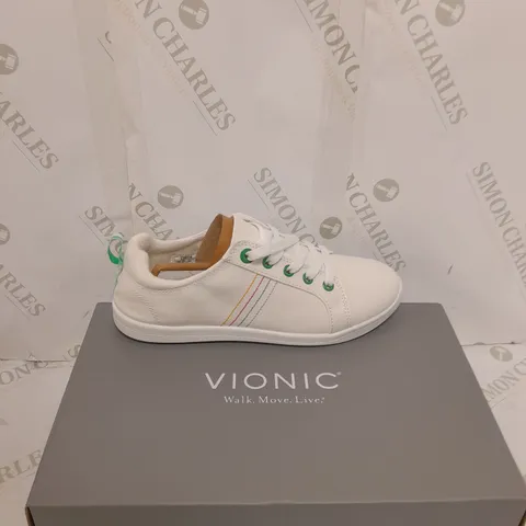MIP KANNES NKEL BOOTS IN WHITE - SIZE 5.5