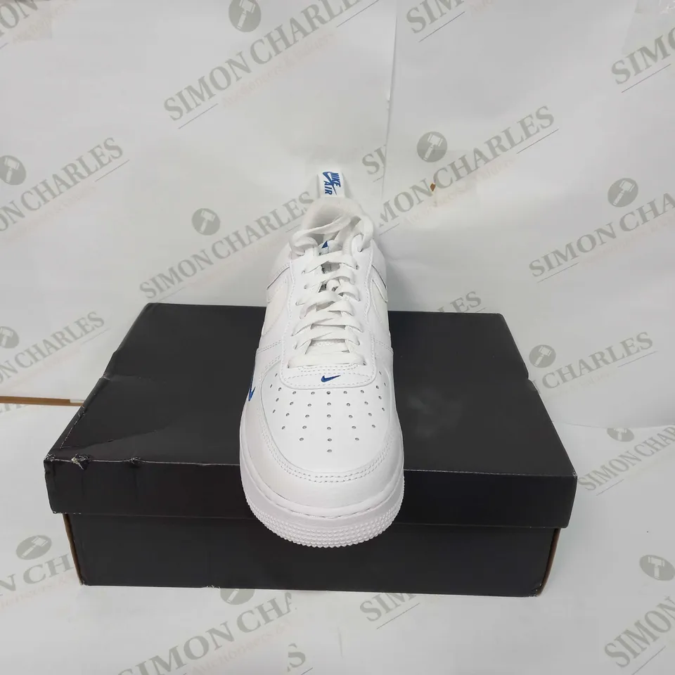 NIKE AIR FORCE 1 07 LV 8 - UK 9
