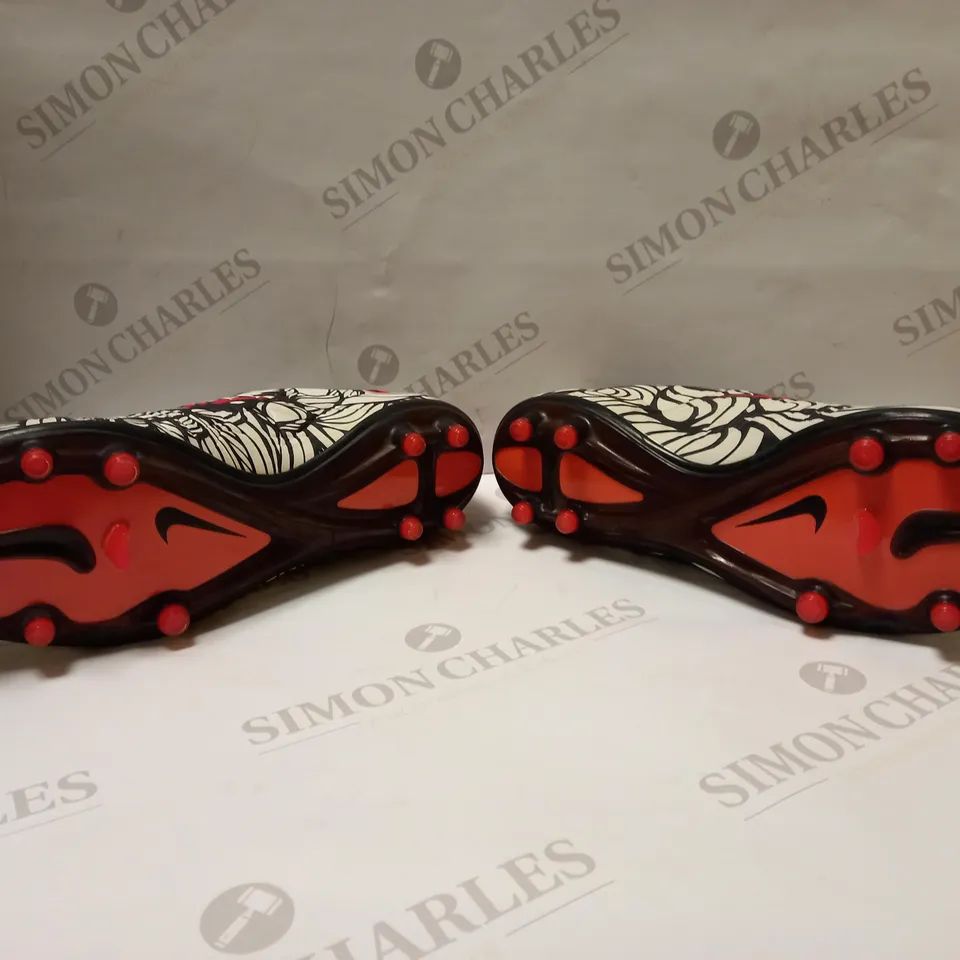 NIKE HYPERVENOM PHINISH FOOTBALL BOOTS SIZE 10