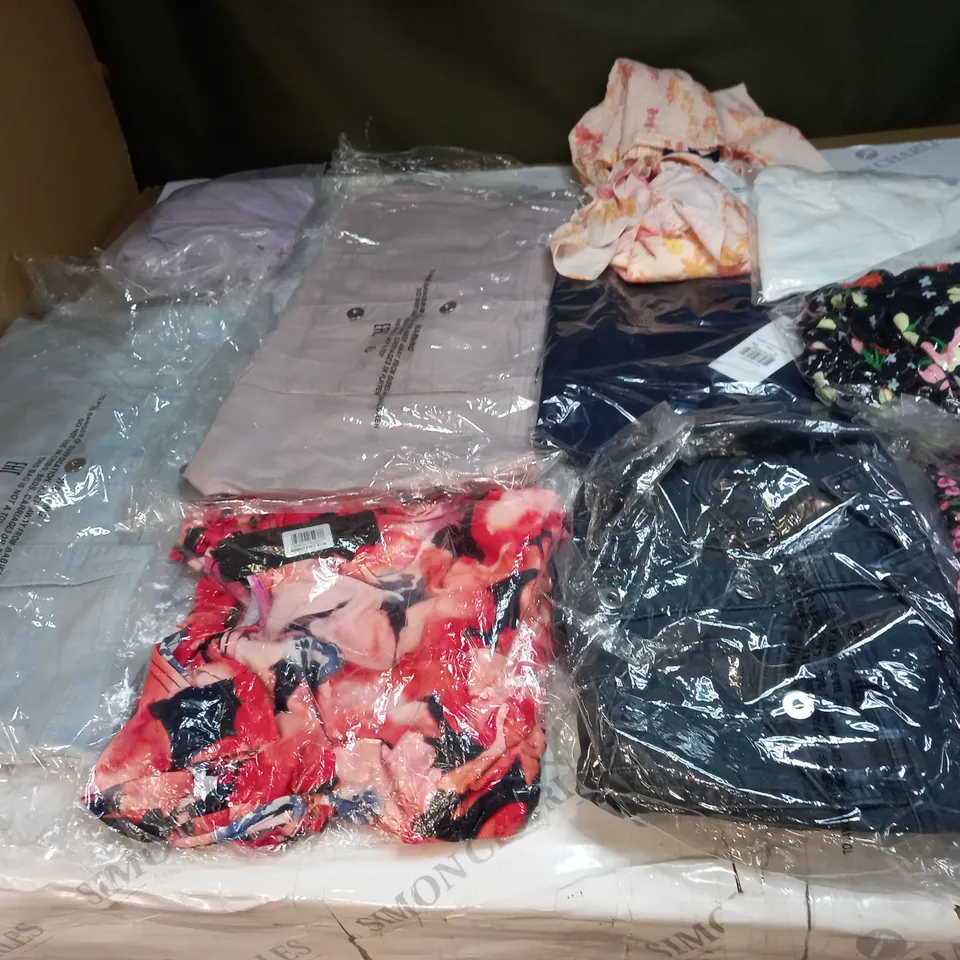 BAG OF APPROX 10 ASSORTED CLOTHING ITEMS TO INCLUDE - MAISON DE NIMES - EMELIA