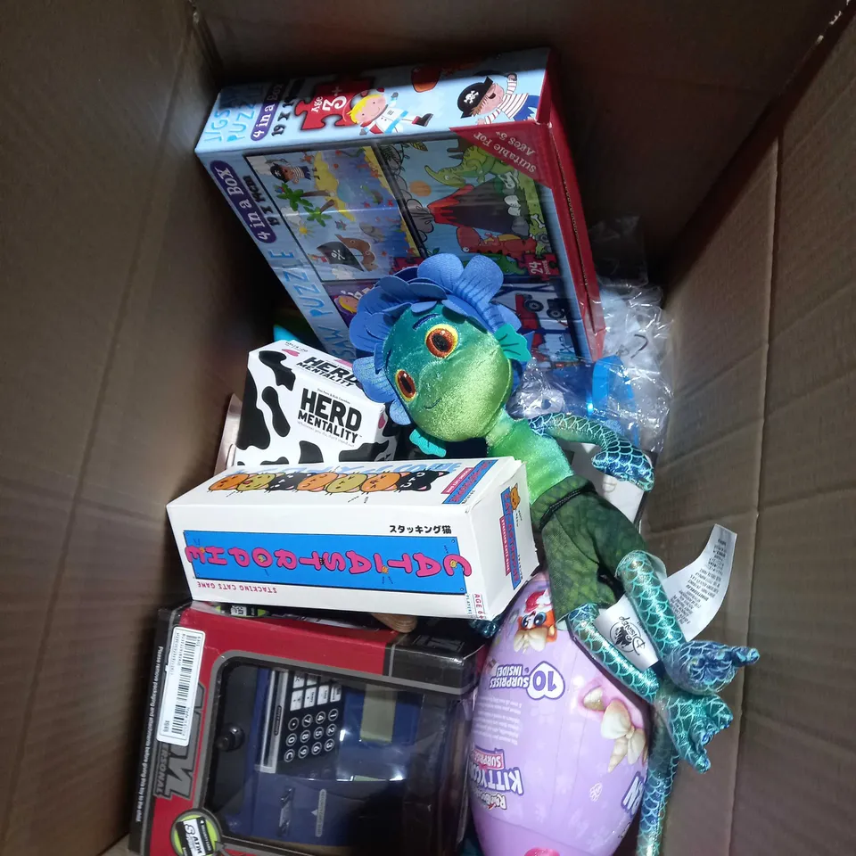 BOX OF APPROXIMATELY 15 ASSORTED ITEMS TO INCLUDE HERD MENTALITY CARD GAME, MARACAS, CATASTROPHE GAME ETC