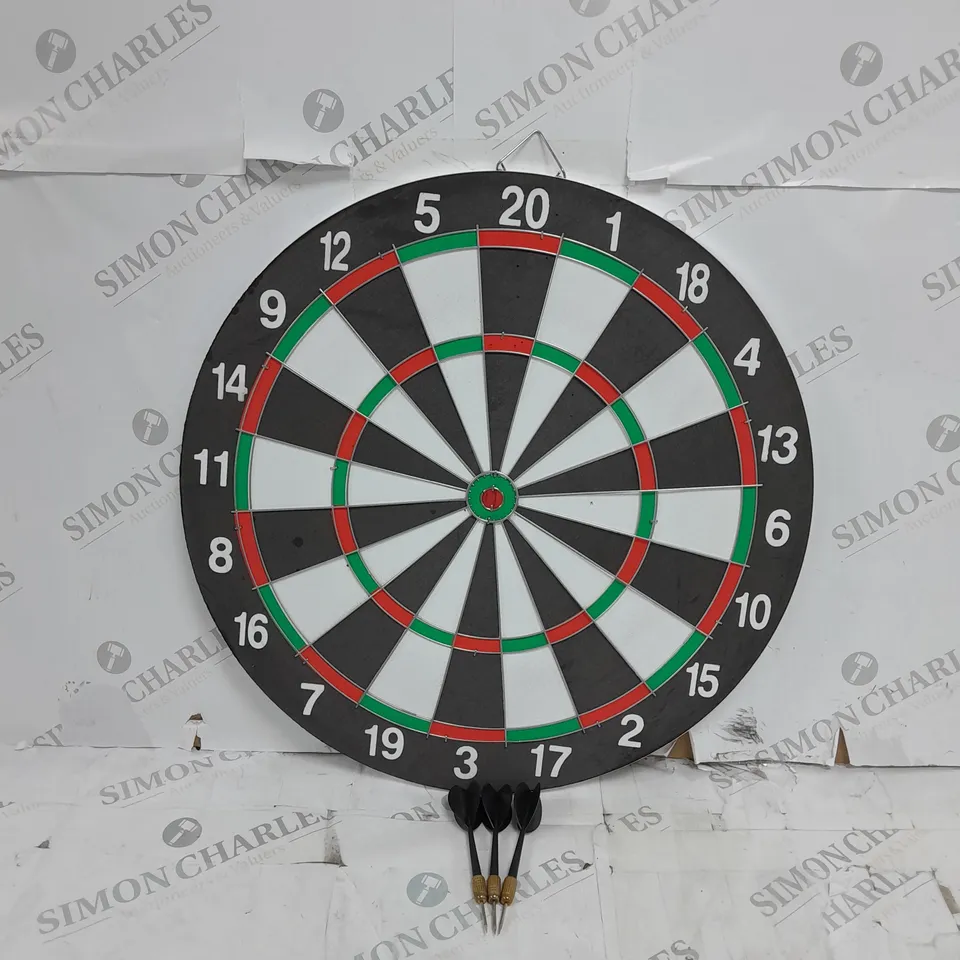 XQ MAX DARTBOARD WITH 2 SET OF DARTS