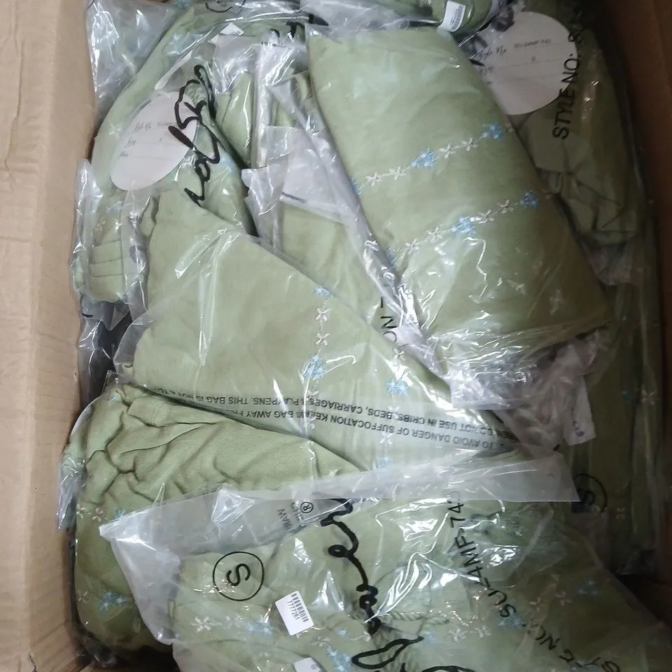 LARGE BOX OF WOMENS CLOTHING ITEMS IN VARIOUS STYLES , COLORS AND SIZES