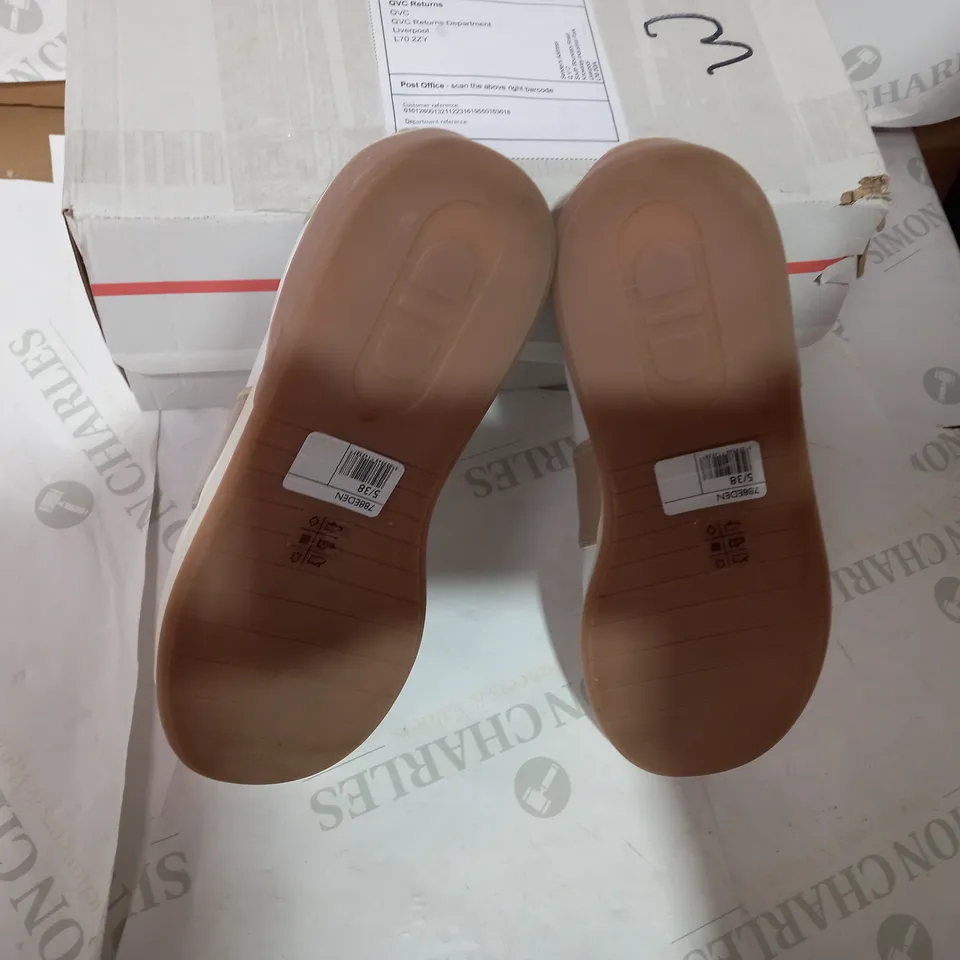 BOXED PAIR OF DUNE WHITE/BEIGE - SIZE 5