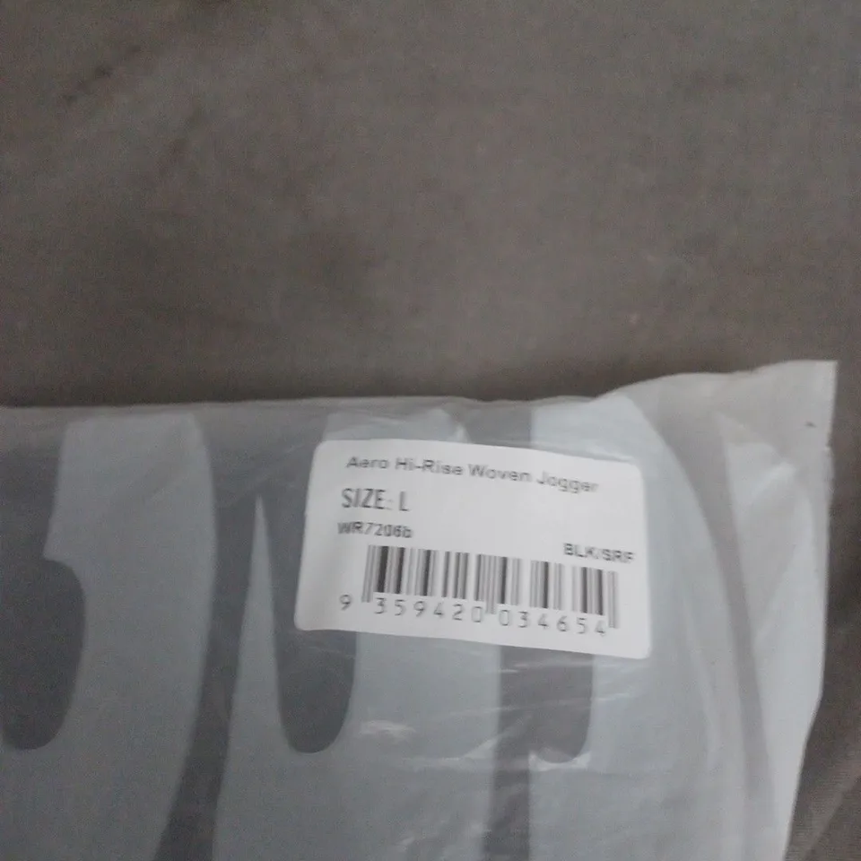 BAGGED 2XU AERO HI-RISE WOVEN JOGGERS - SIZE L