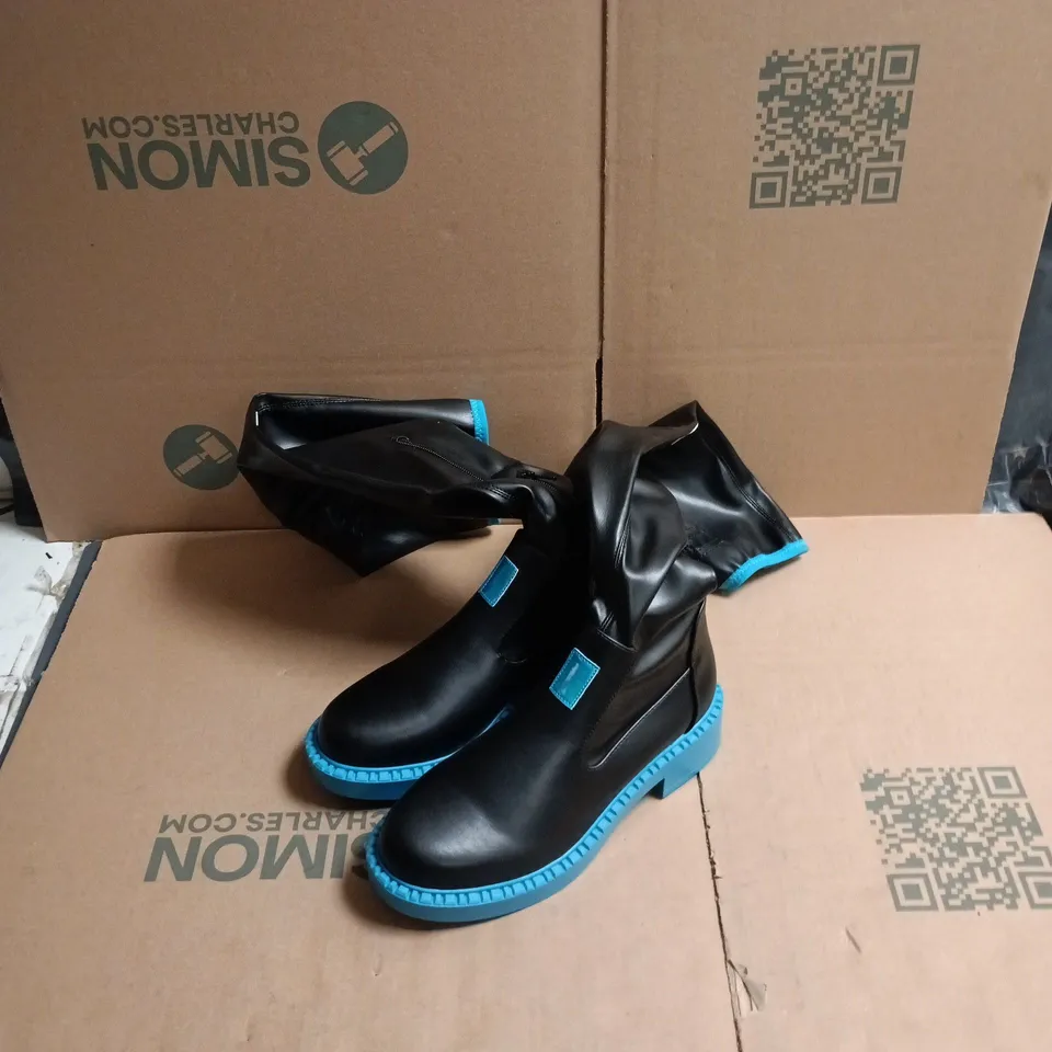 KOI X HATSUNE MIKU BOOTS – BLACK/BLUE, UK 3 (US5), STYLE SWA-111