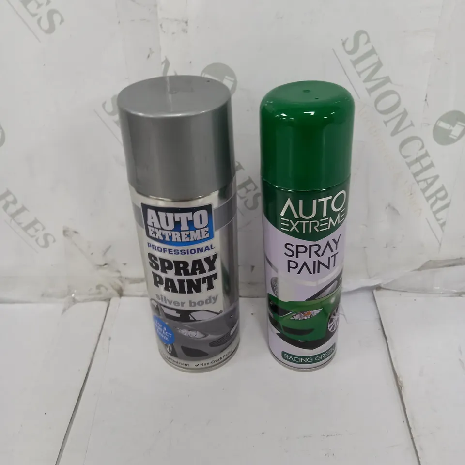 LARGE BOX OF APPROXIMATELY 30 AEROSOLS TO INCLUDE AUTO EXTREME SPRAY PAINT SILVER BODY, AND AUTO EXTREME SPRAY PAINT RACING GREEN - COLLECTION ONLY 