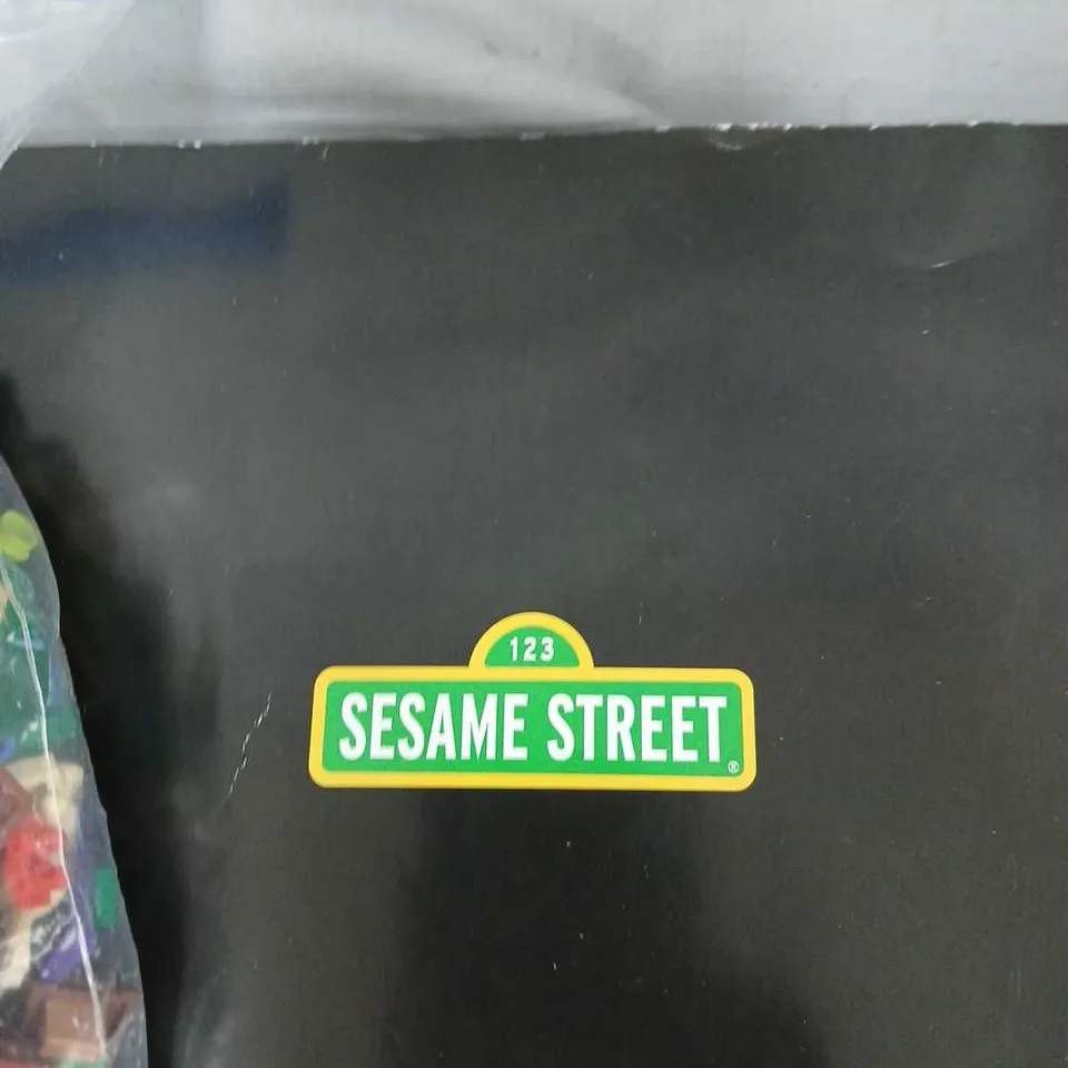LEGO Sesame Street Set – Boxed with two brick bags (LEGO IDEAS)