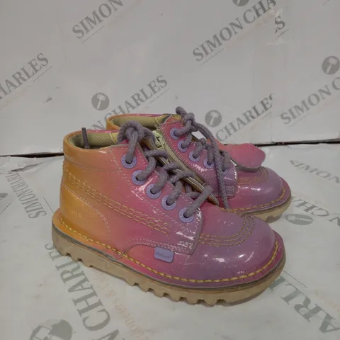 KICKERS WARM LINED LACE UP BOOTS - SIZE 10 KIDS 