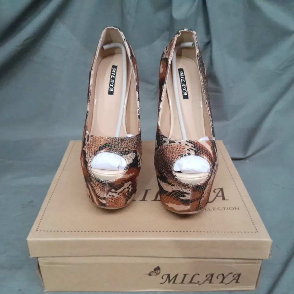 APPROXIMATELY 12 SNAKE SKIN STYLE PLATFORM HIGH HEELS VARIOUS SIZES TO INCLUDE SIZE 6