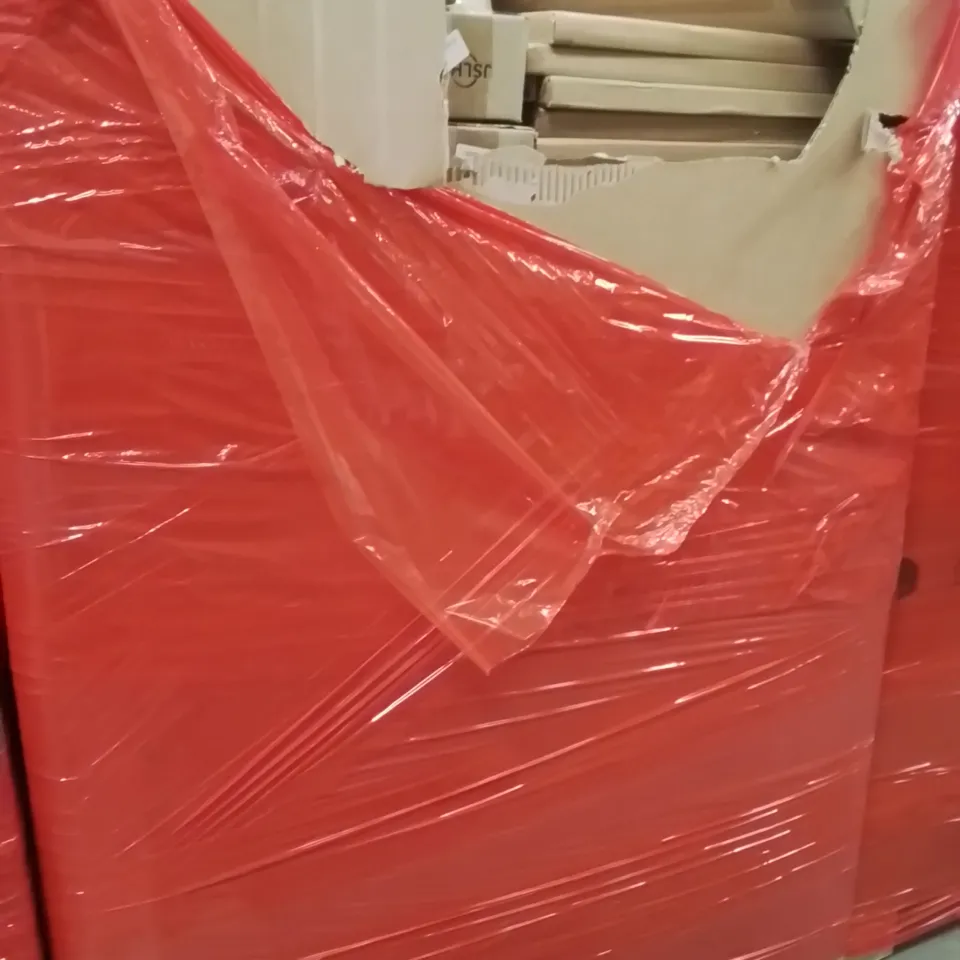 PALLET CONTAINING A LARGE QUANTITY OF LED MIRROR LIGHTS AND PHOTO FRAMES