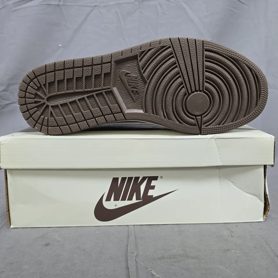 BOXED PAIR OF NIKE AIR JORDAN 1 CACTUS JACK TRAINERS IN CREAM/BROWN SIZE UK 8.5