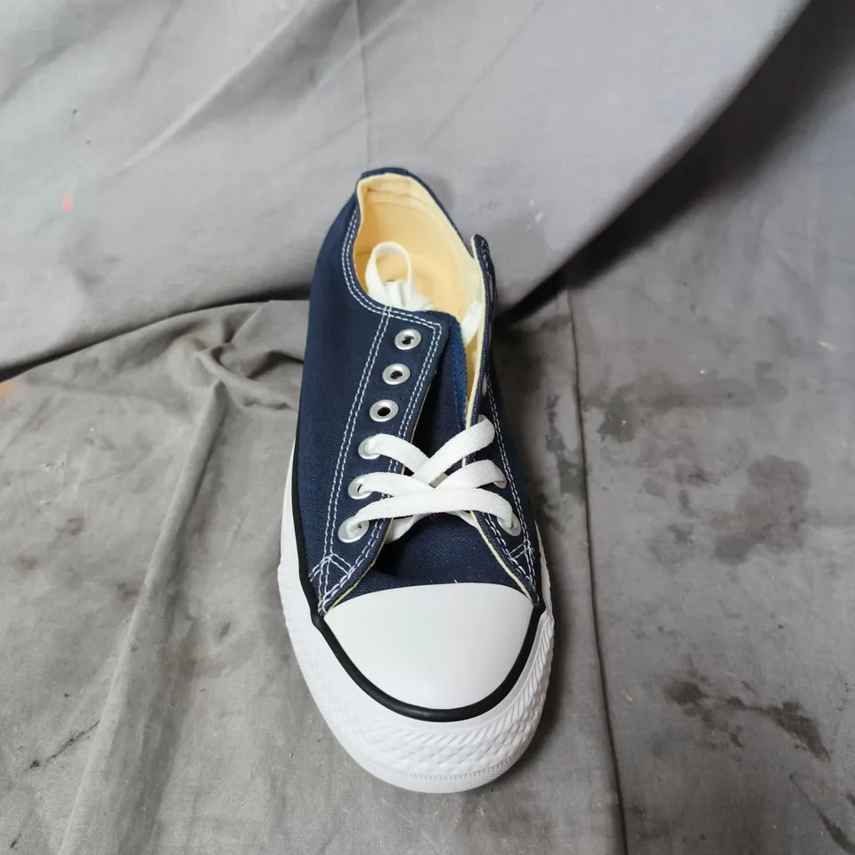 UNBOXED KIDS' NAVY CANVAS LOW-TOP TRAINERS UK SIZE 5.5