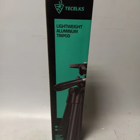 BOXED TECELKS LIGHT WEIGHT ALIMINUM TRIPOD