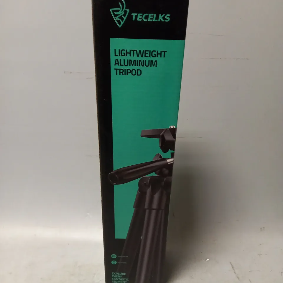 BOXED TECELKS LIGHT WEIGHT ALIMINUM TRIPOD