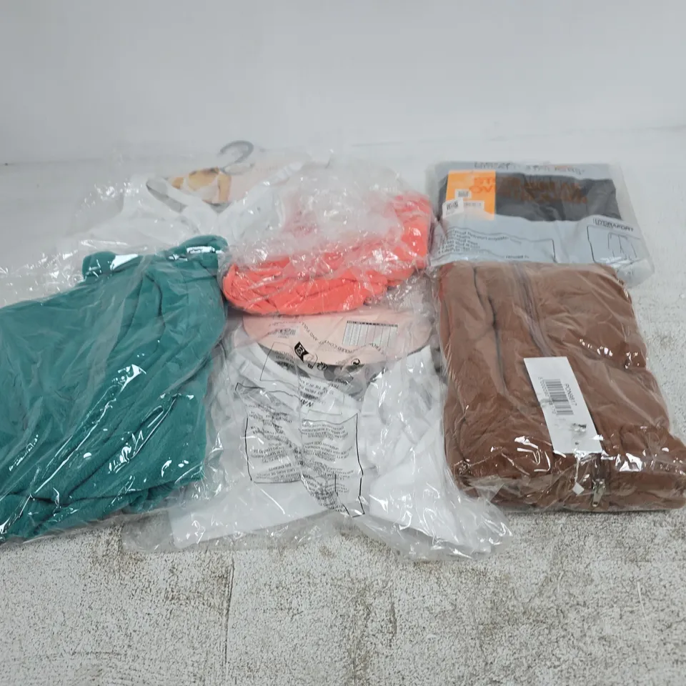 APPROXIMATELY 20 ASSORTED CLOTHING ITEMS IN VARIOUS SIZES, STYLES & COLOURS TO INCLUDE BRANDS SUCH AS REGATTA, NORTHGATE, MARLON, ETC - COLLECTION ONLY