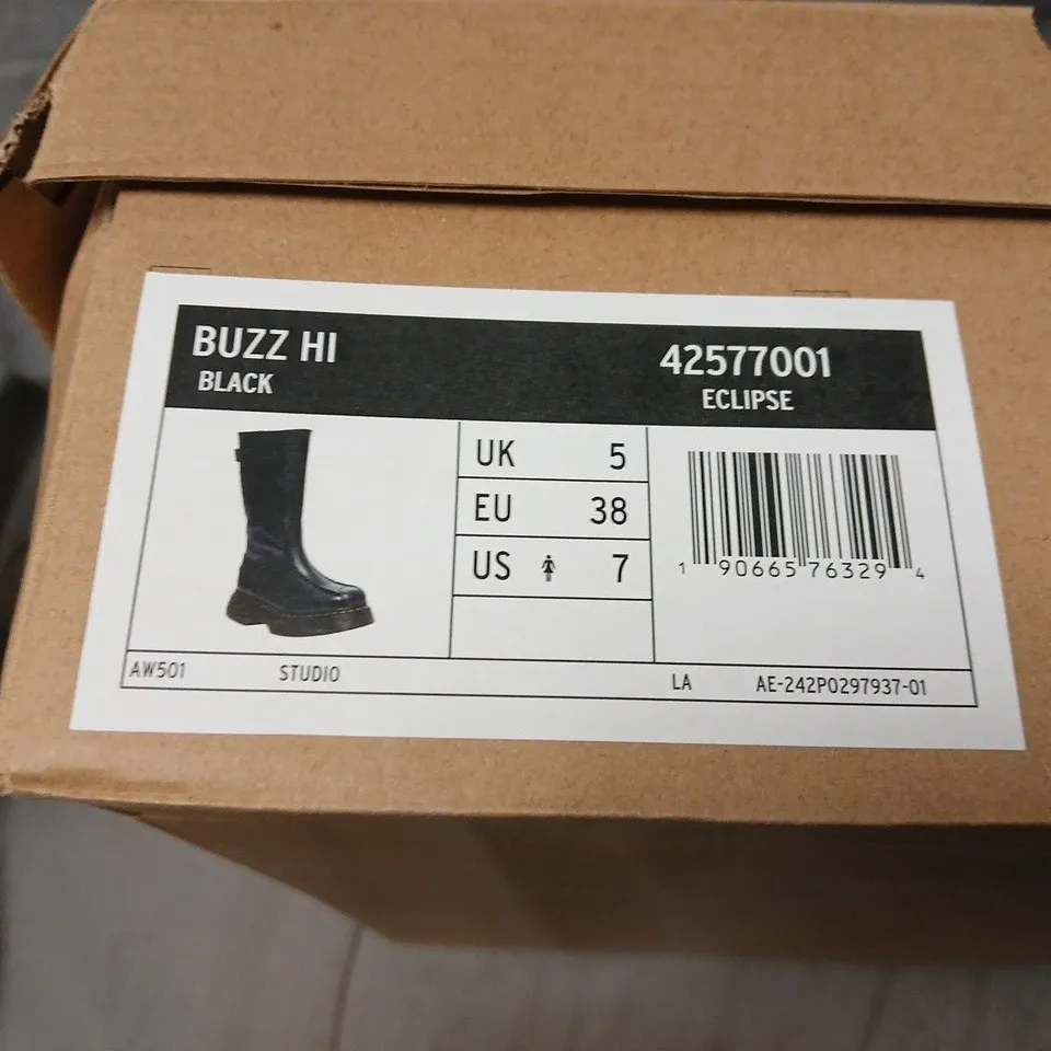 BOXED DR. MARTENS BUZZ HI BOOTS – UK 5 (EU 38) – BLACK