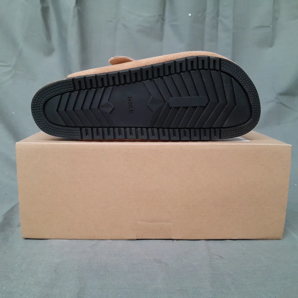 BOXED PAIR OF EVELLYHOOTD LEATHER CLOGS IN CHESTNUT EU SIZE 38