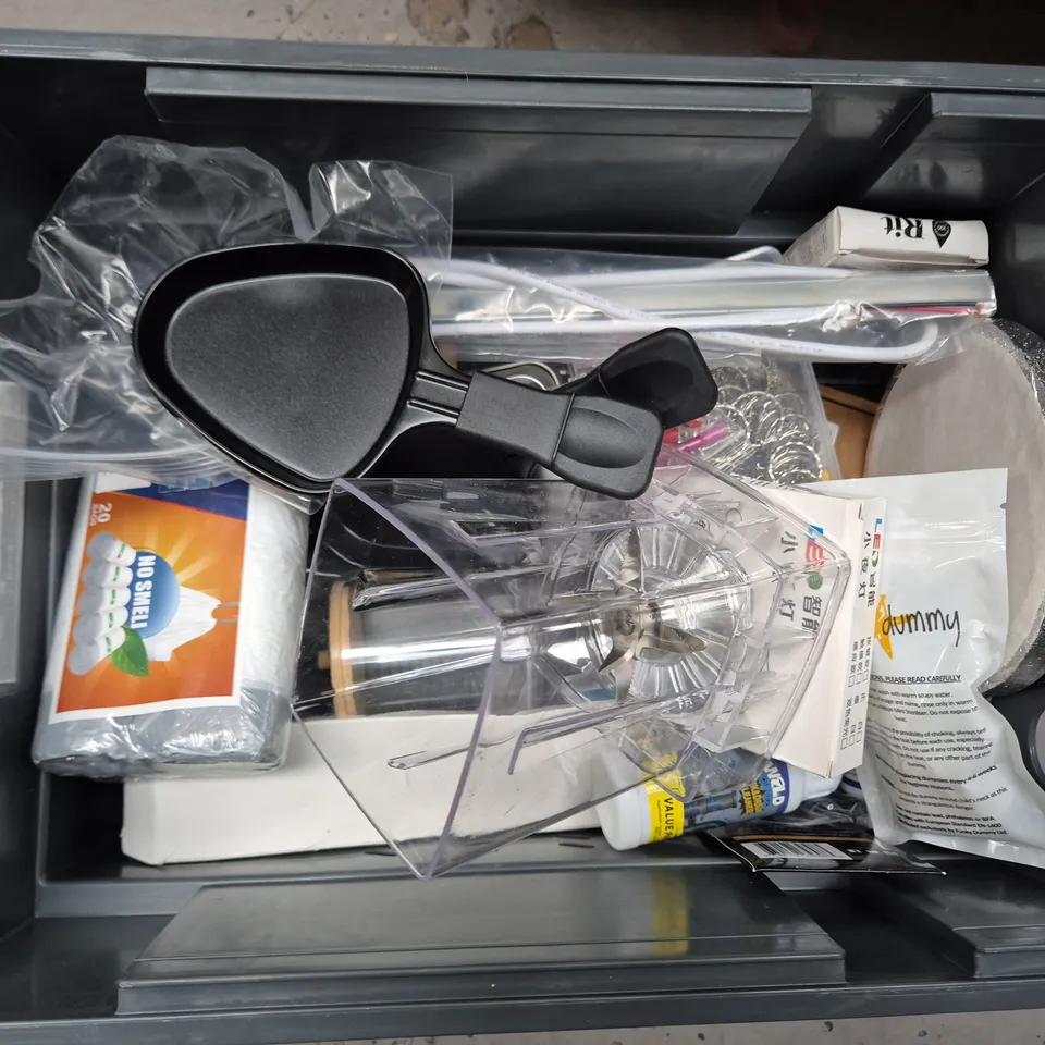 APPROXIMATELY 15 ASSORTED HOUSEHOLD ITEMS TO INCLUDE TILL ROLL PAPER, DYLON COLOUR CATCHER SHEETS AND COFFEE MAKER CLEANER