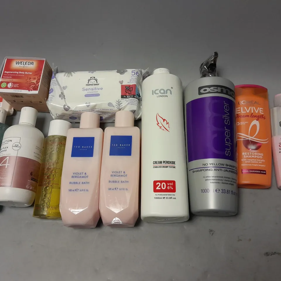 BOX OF APPROXIMATELY 15 COSMETIC ITEMS TO INCLUDE TED BAKER BUBBLE BATH, ICON CREAM PEROXIDE, AND SOAP&GLORY FACIAL WASH ETC. 