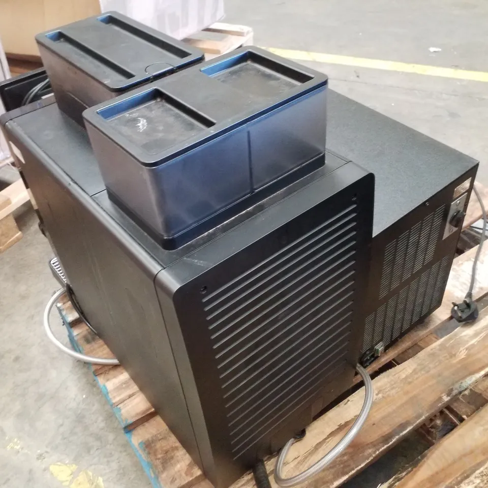FRANKE A300 COMMERCIAL BEAN TO CUP COFFEE MACHINE WITH W4 MILK COOLING UNIT