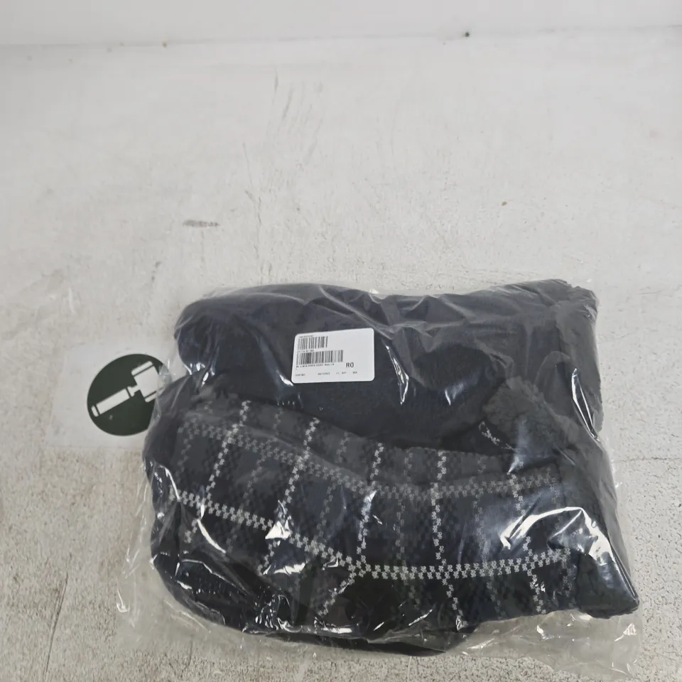 BAGGED MUK LUKS 4 PAIR MENS SHERPA SOCKS NAVY L/XL