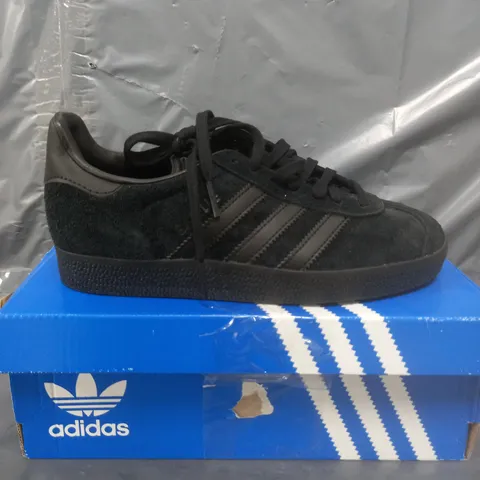 ADIDAS ORIGINALS GAZELLE - BLACK/BLACK SIZE 3