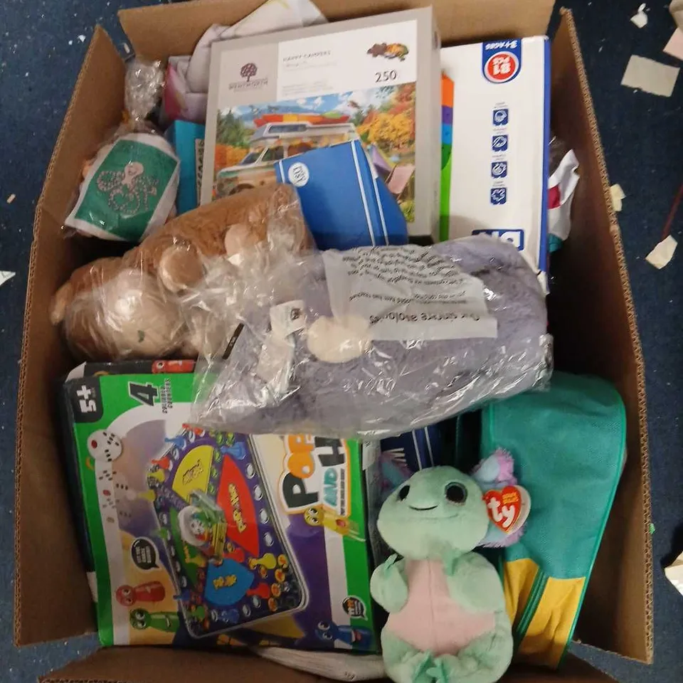 LARGE QUANTITY OF ASSORTED TOYS AND ACCESSORIES 