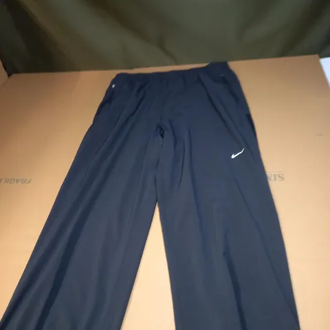 MENS NIKE LOGO FIT DRY TRACKIE BOTTOMS SIZE M